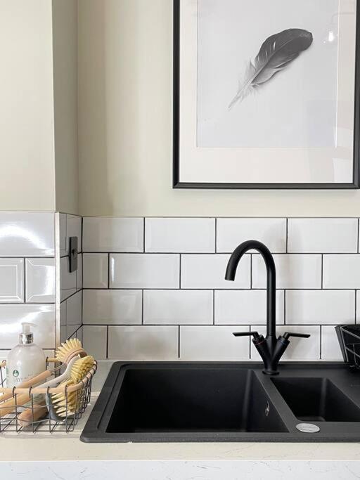 New Luxury For 2024 - Central Plymouth House - Sleeps 10 - Access To Plymouth Town - Close To The Barbican - Pets Welcome - Parking Available - By Luxe Living By Sophia Экстерьер фото